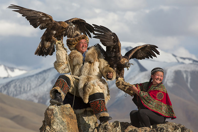 mongolia eagle hunters